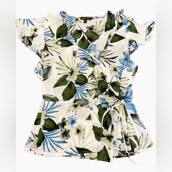 Banana Republic Tops - BANANA REPUBLIC Women’s  Floral Ruffle Sleeve Top - Medium
